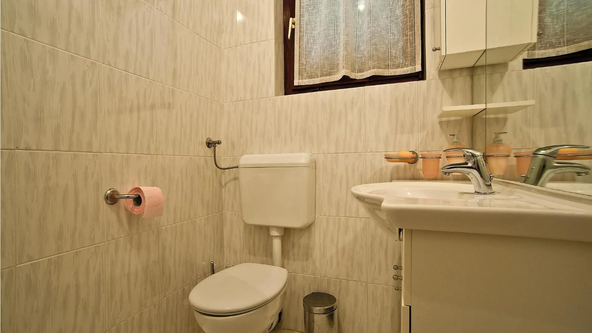 3 Bedroom Lovely Apartment In Barban Prnjani